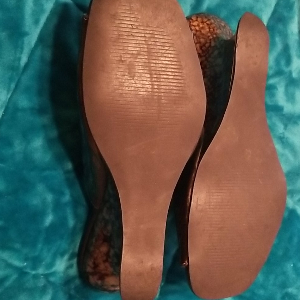 Shoes - Picture 5 of 6